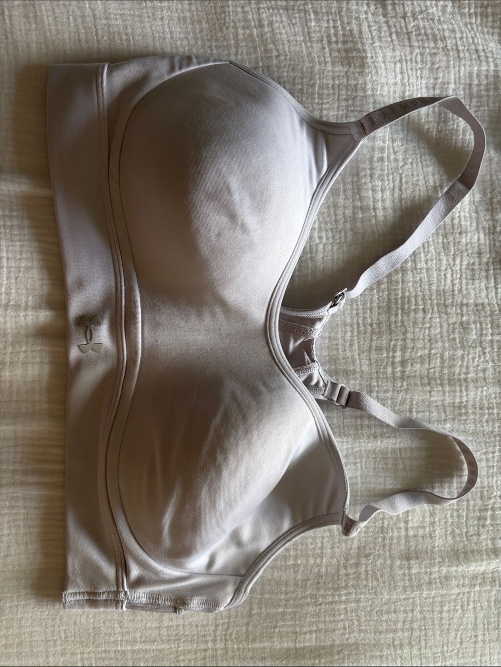White under armour sports bra